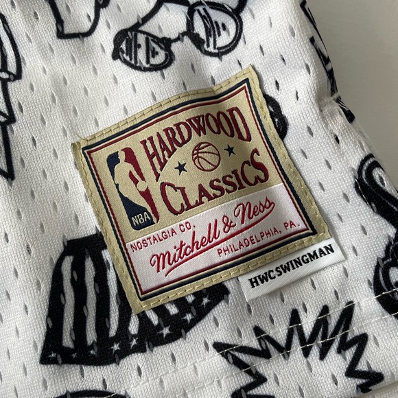 NBA Women's Mitchell & Ness Allen Iverson White Philadelphia 76ers 2000 Jersey - Picture 6 of 8